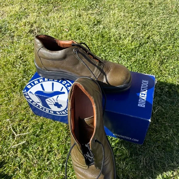 Olive green leather Birkenstock shoes - Picture 7 of 10